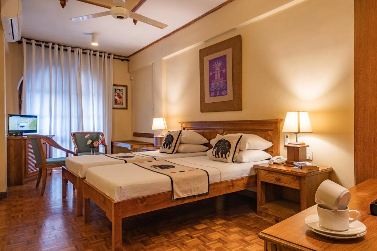 Hotel Casamara Kandy Exteriör bild